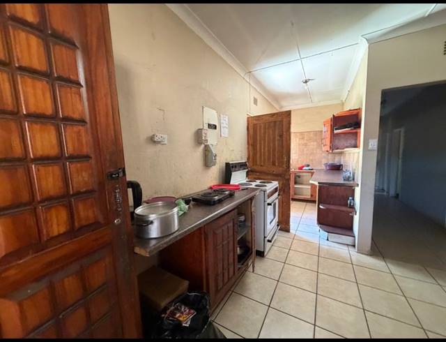 6 BEDROOM HOUSE FOR SALE IN VANDERBIJLPARK CE 2
